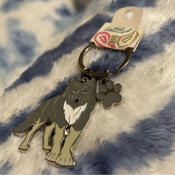 NWT double charm Enamel Wolf & Pawprint Keyring 🐺 - Picture 4 of 7